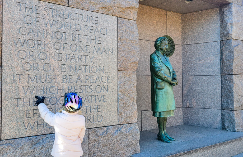 statue of elanor roosevelt