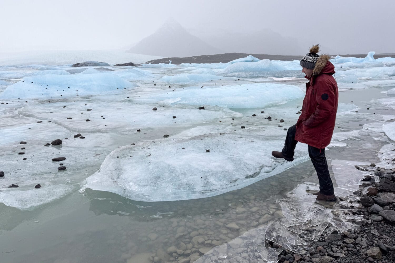 Simon at Fjallsárlón Glacier in winter.