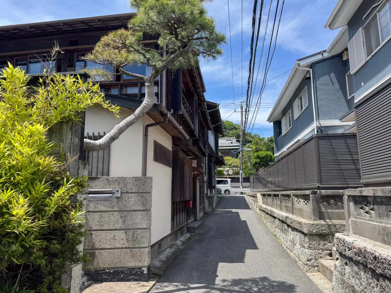 Backstreet in Hase neighbourhood of Kamakura, Japan.