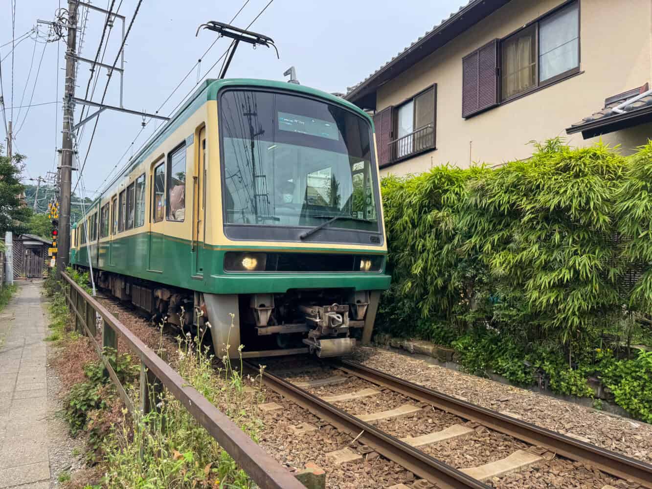 Enoden trail going through the Hase neighbourhood in Kamakura, Japan.