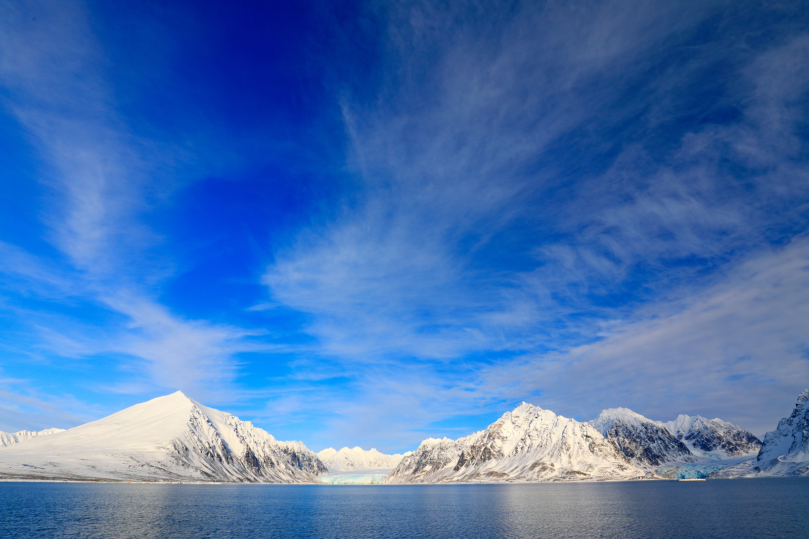 what to pack for an expedition svalbard cruise Magdalenefjorden 