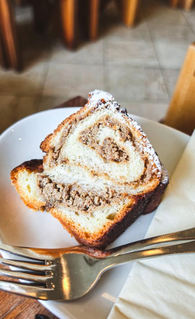 Poliksena, slovenian walnut cake