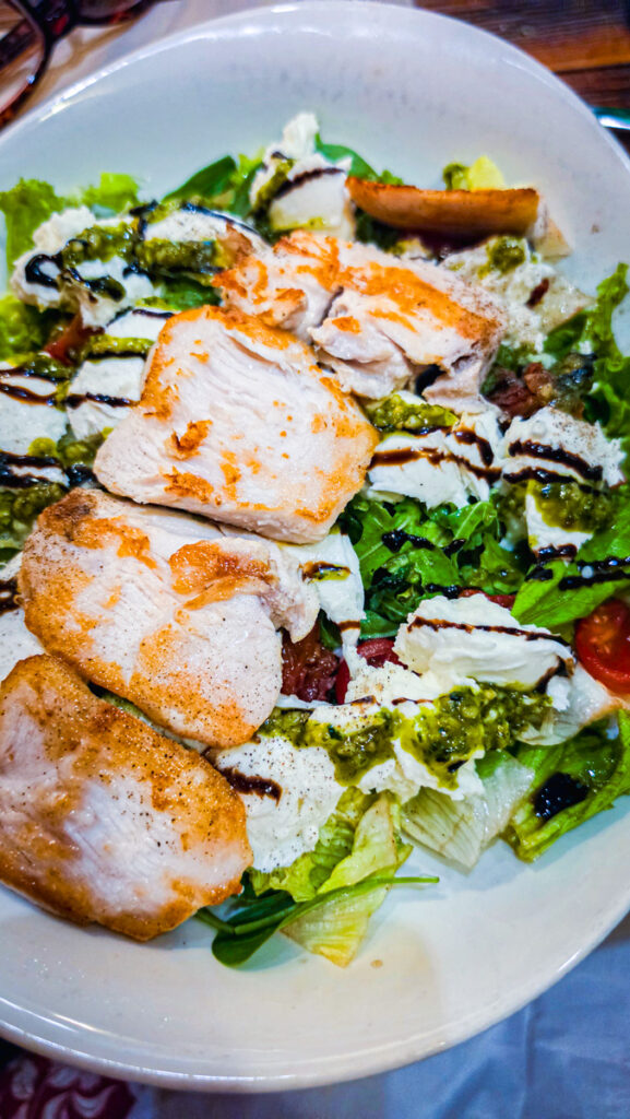 mozarella salad with grilled chicken rikli solata