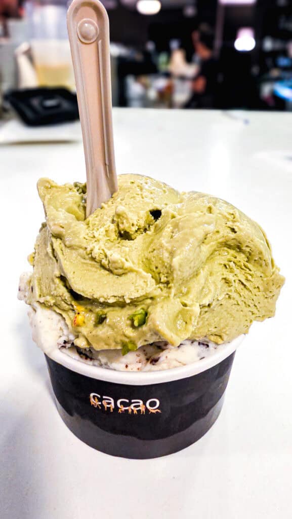 Stracciatella and pistachio gelato from cacao