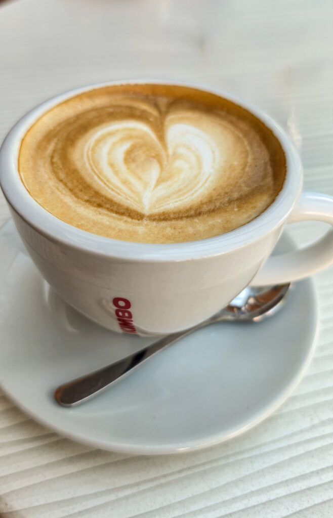 flat white from Afrika v Ledini
