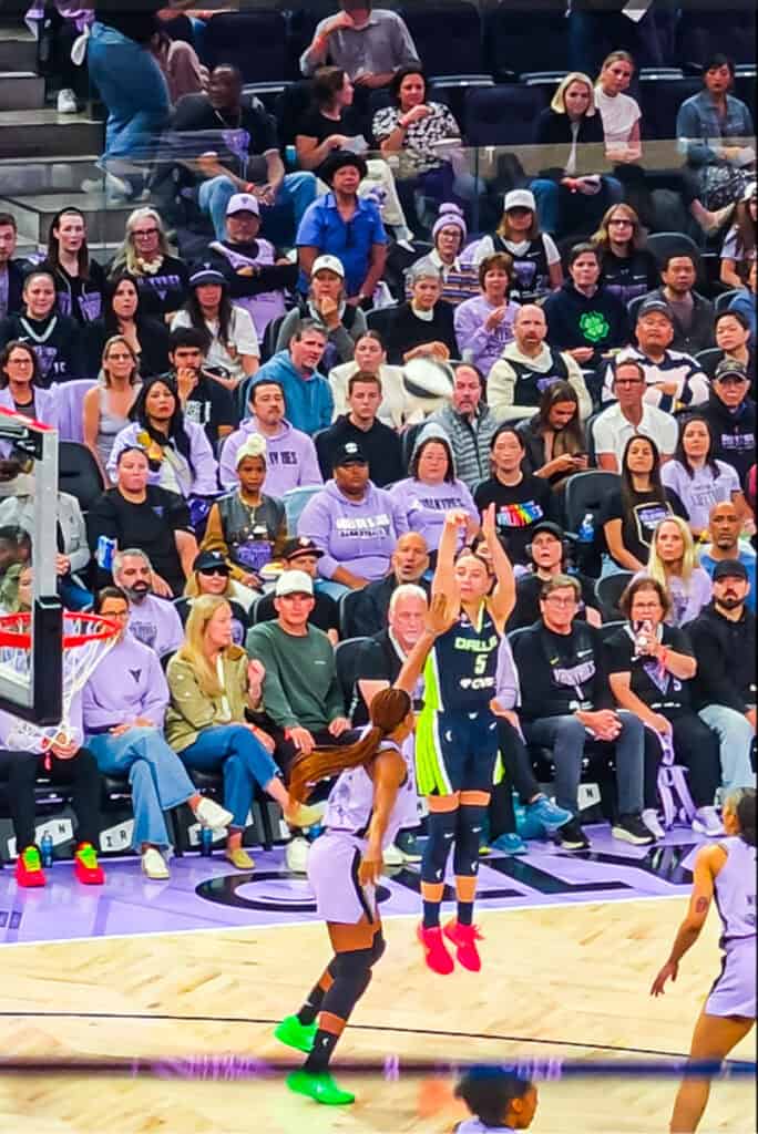 paige beuckers taking a jump shot