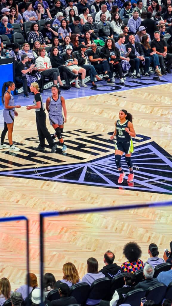 azzi fudd on court chase center