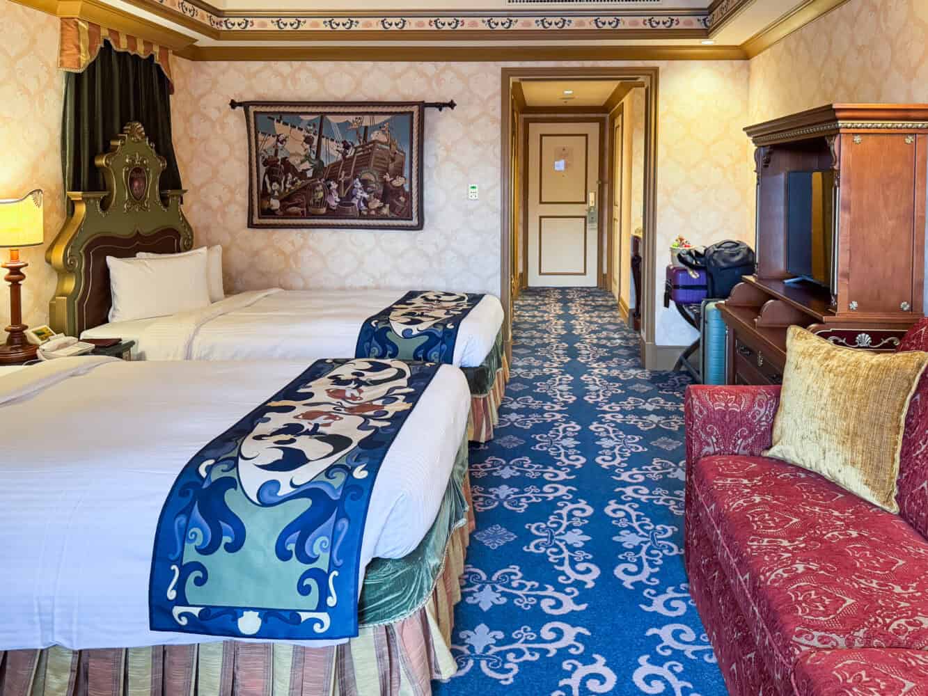 Hotel Miracosta DisneySea twin room with harbor view. 